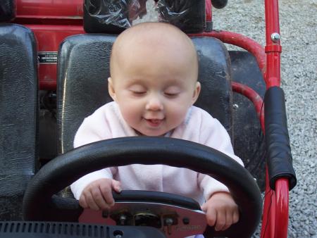 Inès 7 mois, ma première virée en buggy, j'ai déjà mis 1 km dans la vue à papa!