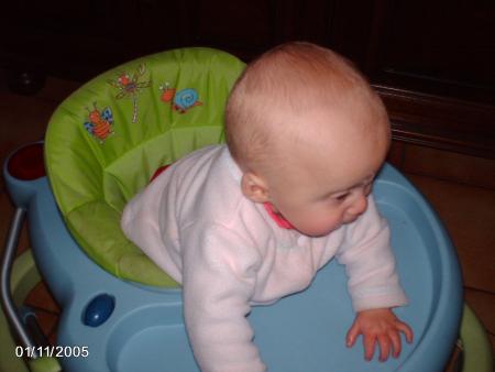 J'essaie de faire comprendre à papa qu'il faut qu'il me prenne mais il est trop occupé.